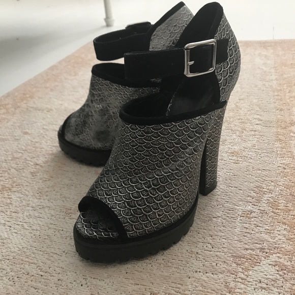 Shelly’s London Fish Scale Heels - Picture 7 of 7
